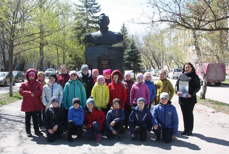 Сотрудники ДК «Октябрь» провели экскурсию по памятникам старой части Волгодонска