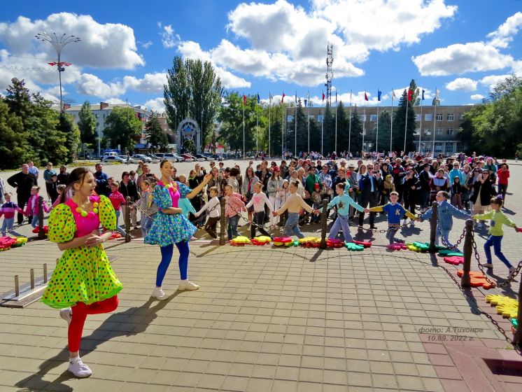 В День города в Волгодонске открылось арт-пространство «Волгодонск – город нашего детства»