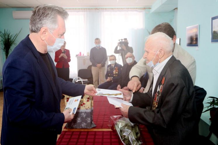 Глава администрации Волгодонска поздравил ветерана Федора Долю со столетним юбилеем