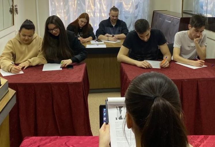 Дворец культуры «Октябрь» провёл «ЗАЧЕТный квиз» ко Дню студента для молодёжи города Волгодонска