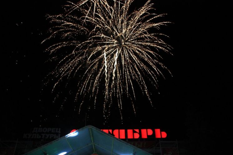 День Победы завершился в Волгодонске гала-концертом и праздничным салютом