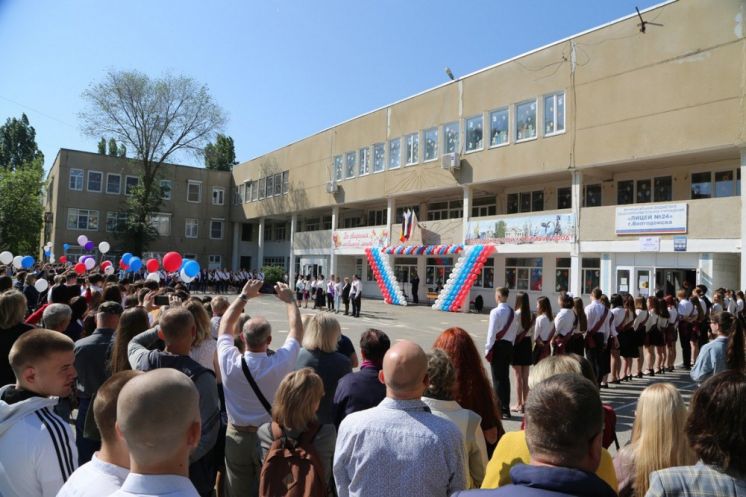Волгодонские атомщики поздравили школьников с окончанием учебного года, а выпускникам пожелали успешного профессионального пути