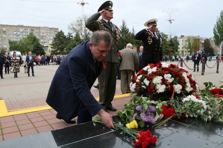 Митинг памяти и возложения цветов в честь Дня Победы прошли в Волгодонске