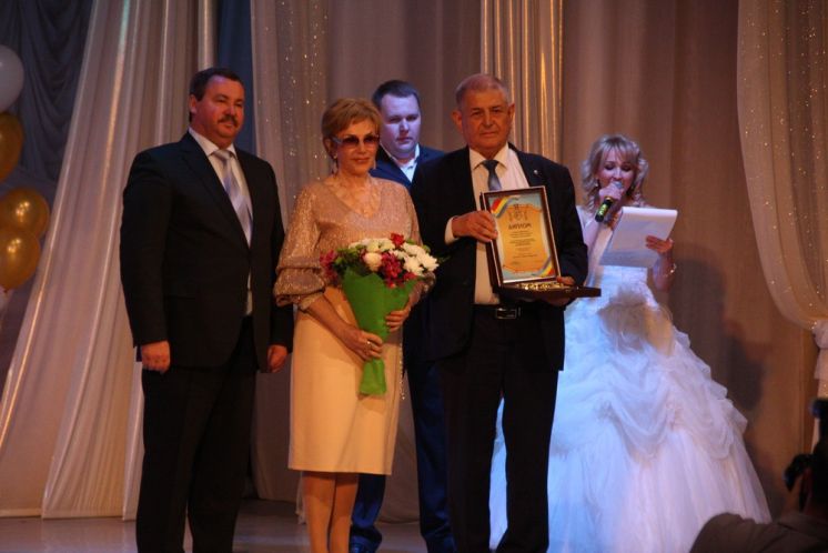 В ДК «Октябрь» лучшие семьи Ростовской области получили государственные награды
