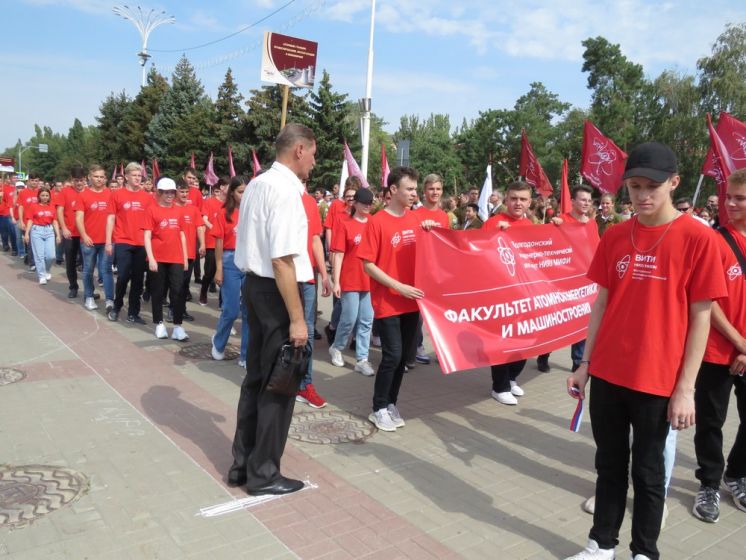 В Волгодонске прошел парад первокурсников