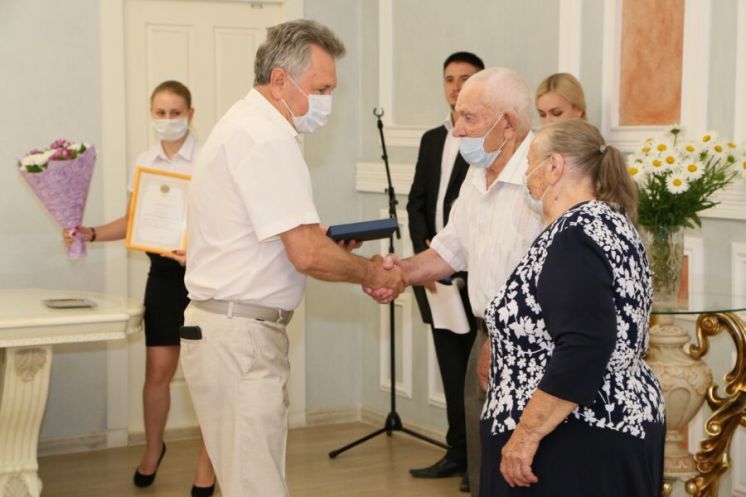 В Волгодонске чествовали семьи, прожившие в согласии десятилетия и внесшие вклад в развитие города