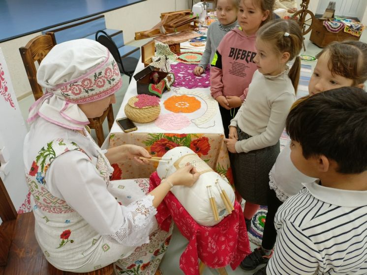 В Центре культуры Дружбы народов прошел мастер-класс традиционных русских ремесел