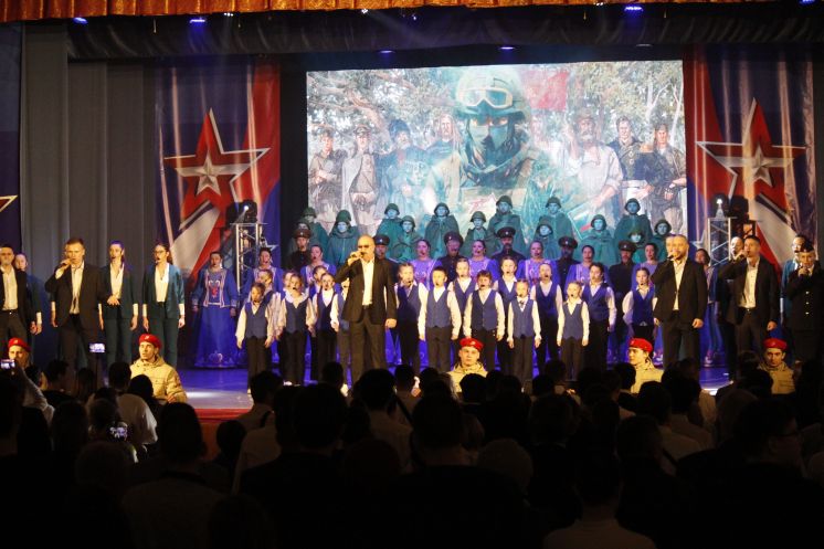 Во Дворце культуры «Октябрь» состоялись для молодёжи города патриотические концертные программы, посвящённые Дню защитника Отечества