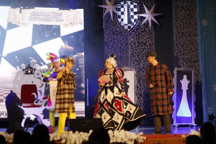 Дворец культуры «Октябрь» успешно открыл 2023-й год новогодней сказкой «По следам Деда Мороза»