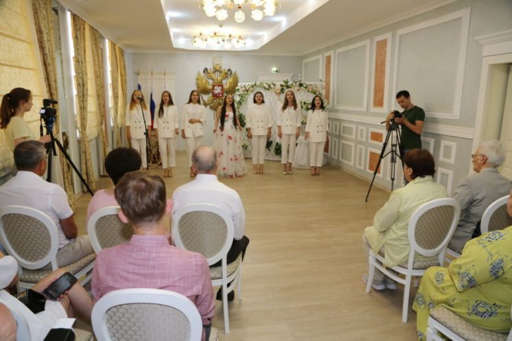 Коллективы Дворца культуры «Октябрь» приняли участие в мероприятиях, посвященных Дню семьи, любви и верности