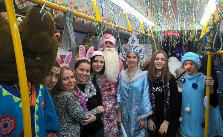 ДК «Октябрь» предоставил костюмы для участников «Новогоднего рейса»