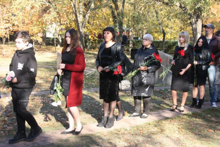 Волгодонцы возложили цветы к звезде Керчи в парке Победы