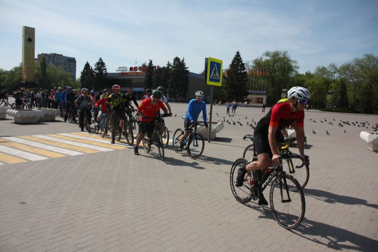 От ДК «Октябрь» в станицу Романовскую стартовал традиционный велопробег, посвященный Дню Победы