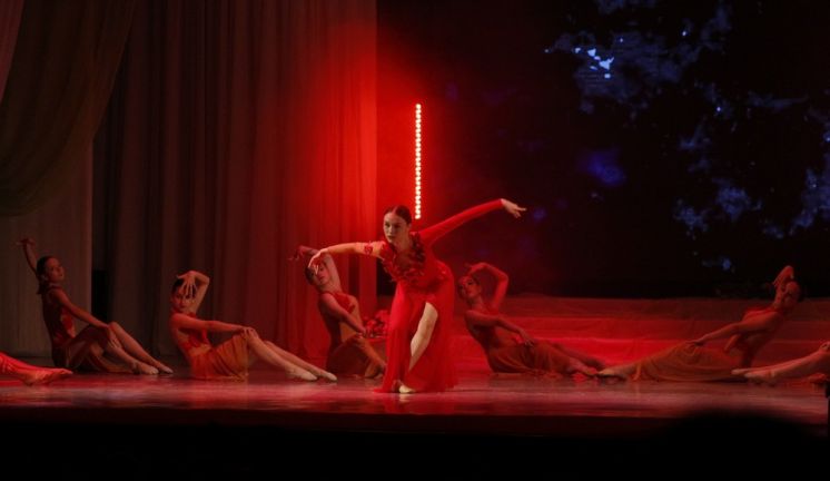 Театр танца «Империя» подарил волгодонцам красночное шоу в ДК «Октябрь»