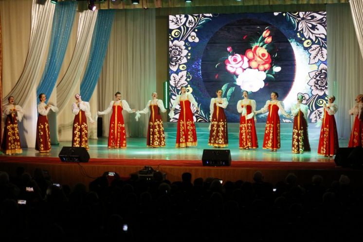 Во Дворце культуры «Октябрь» состоялся праздничный концерт «Пою тебе, моя Россия!»